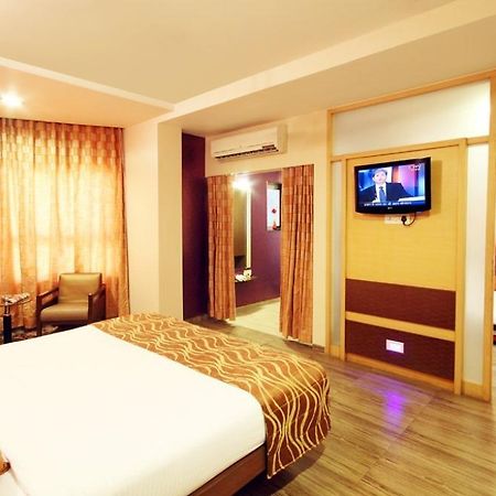 Hotel Bhagyalaxmi Širdi Exteriér fotografie