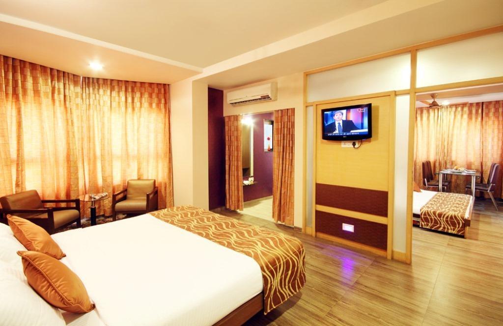 Hotel Bhagyalaxmi Širdi Exteriér fotografie
