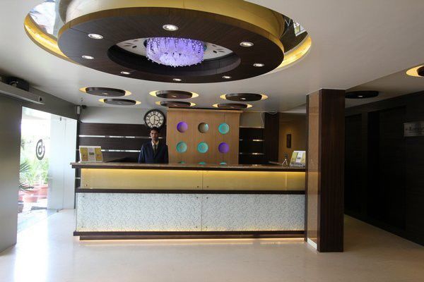 Hotel Bhagyalaxmi Širdi Exteriér fotografie
